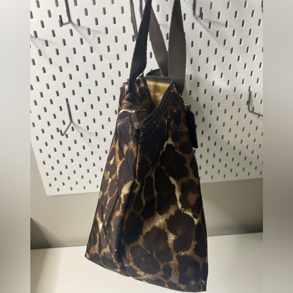 Authentic Cheetah/Leopard Coach tote/Shoulder bag W/Detachable Makeup Bag - Picture 5 of 15